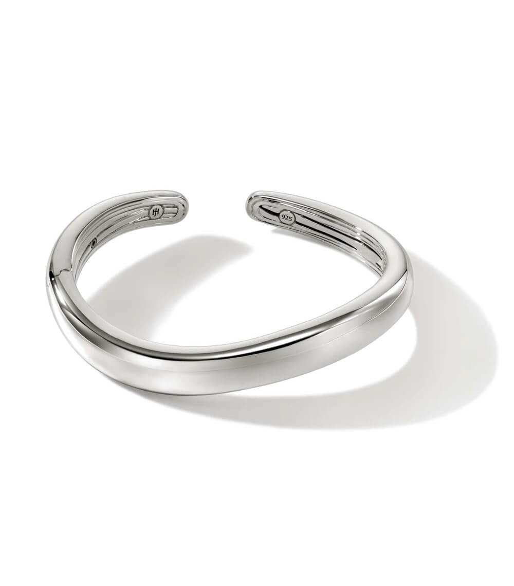 Pulsera de plata esterlina 925 con diseño elegante y moderno, ideal para complementar cualquier atuendo.